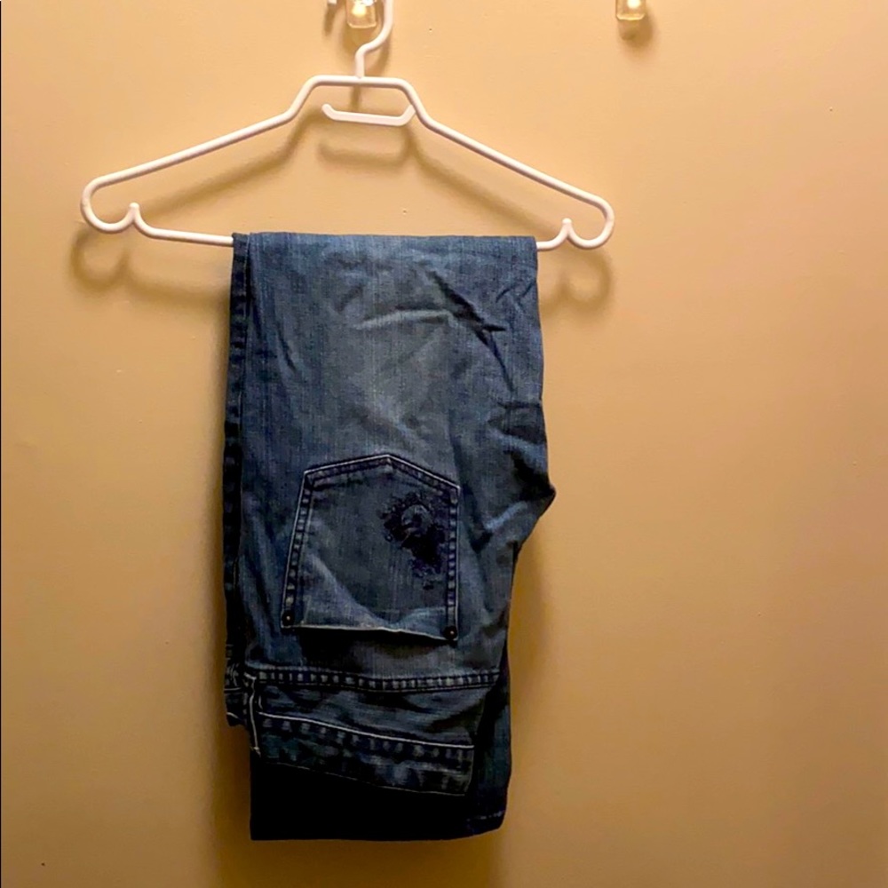 I am selling jeans.